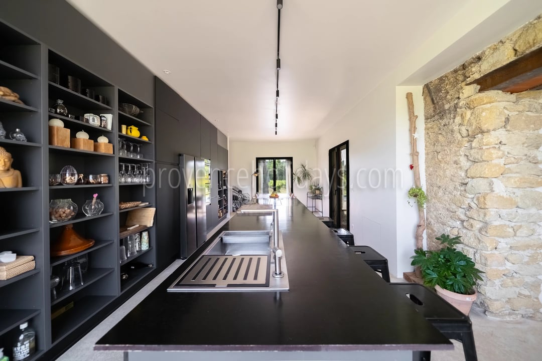 8 - FOR SALE – Charming property with a pool in Vaugines, near Lourmarin – panoramic view of the Luberon.: Villa: Interior