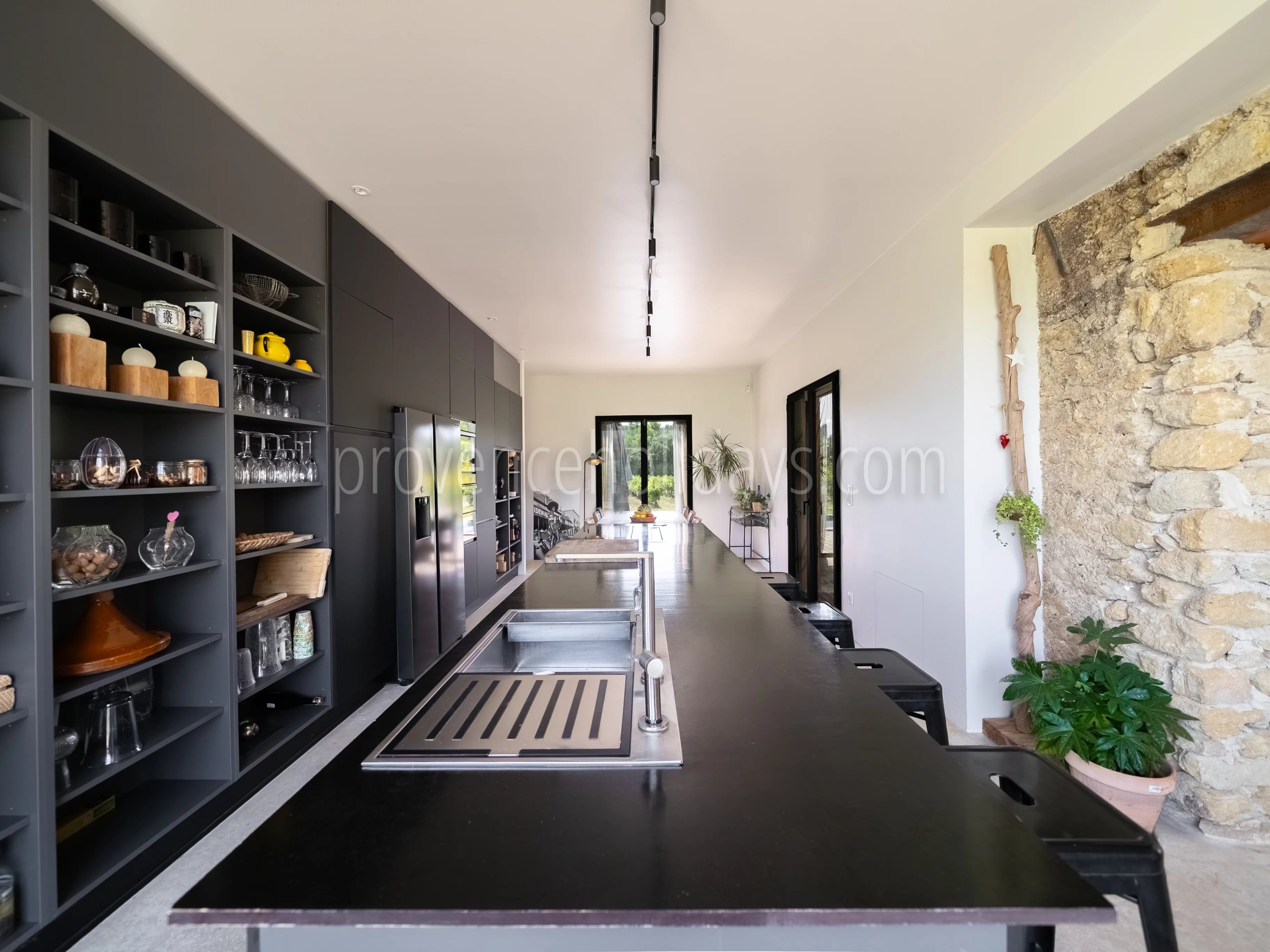 8 - FOR SALE – Charming property with a pool in Vaugines, near Lourmarin – panoramic view of the Luberon.: Villa: Interior