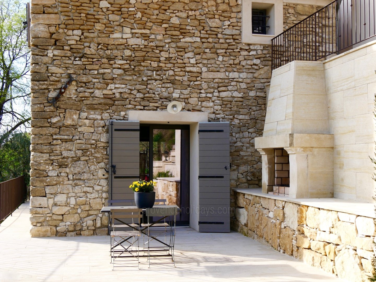 21 - La Roque sur Perne: Villa: Exterior - Terras - Bijgebouw