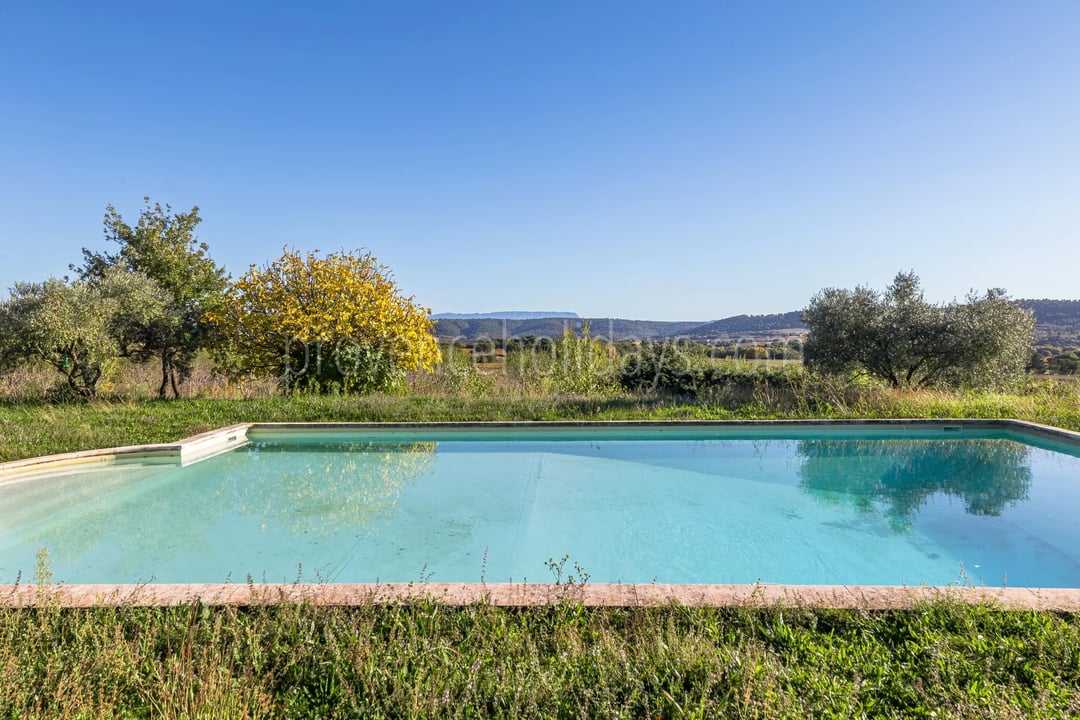 3 - Stone property in Cucuron: Villa: Pool