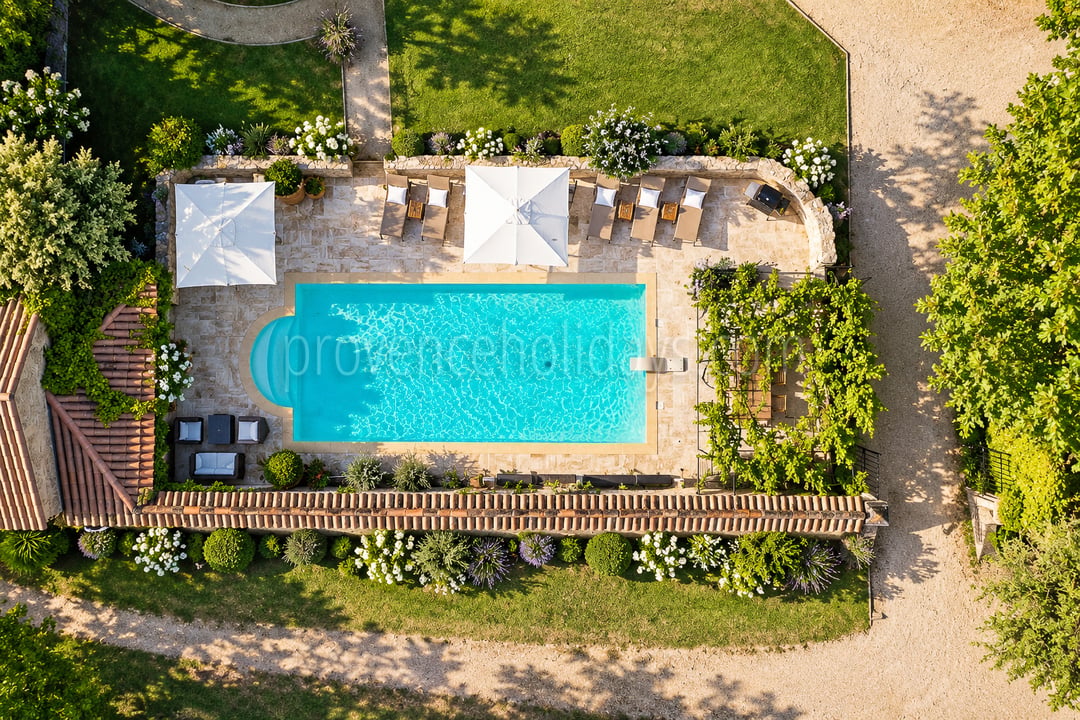 5 - Farmhouse with outbuildings in Lambesc: Villa: Pool