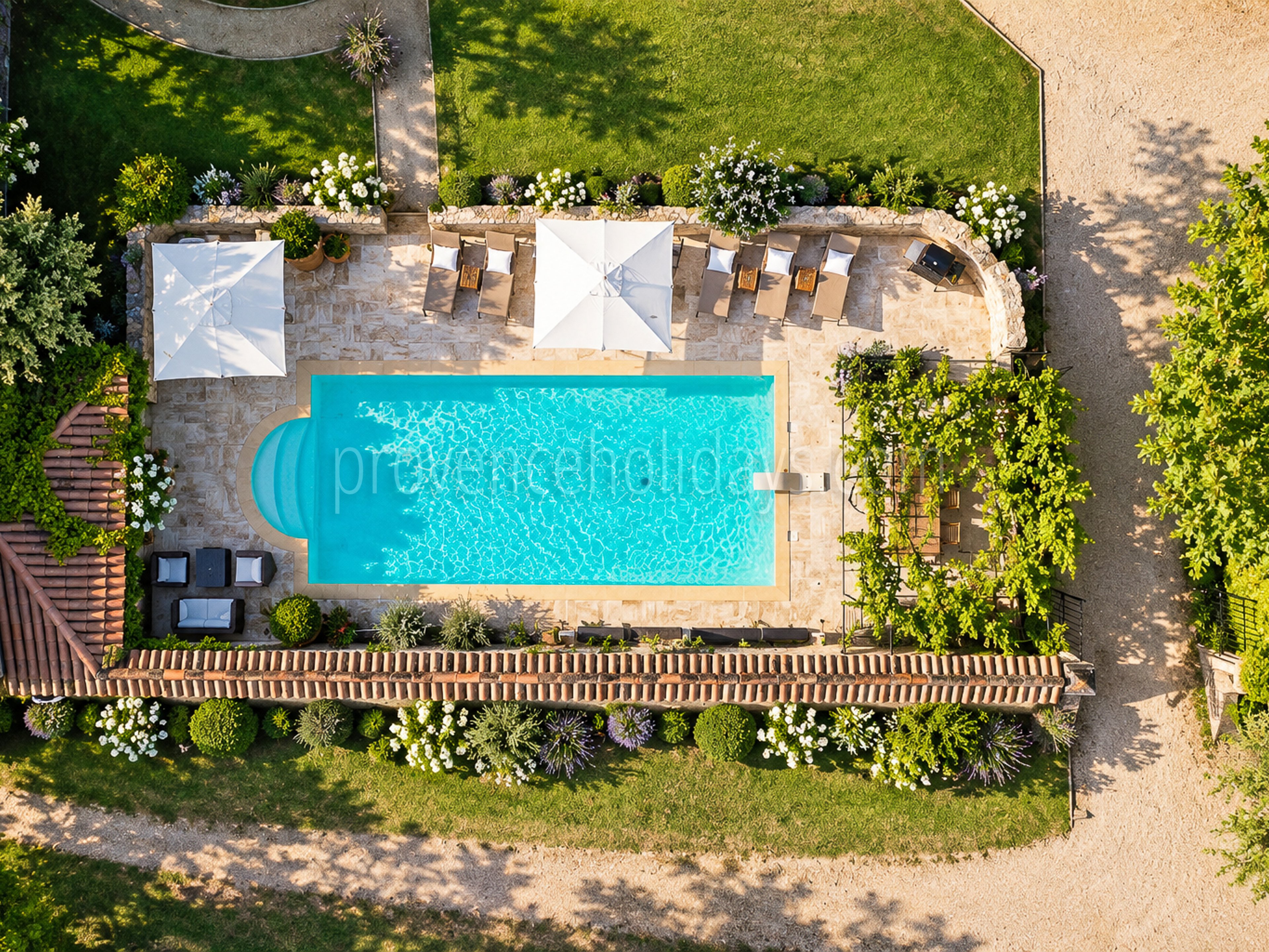 5 - Farmhouse with outbuildings in Lambesc: Villa: Pool