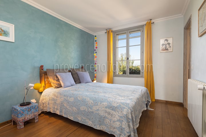 4 - Le Mas d\'Orgon: Villa: Bedroom