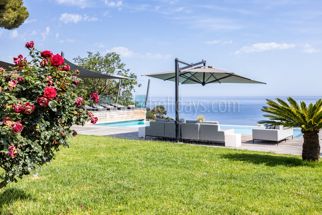 20 - Villa Toulon: Villa: Exterior