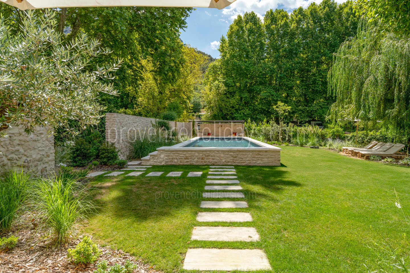 49 - Domaine de la Sorgue: Villa: Exterior