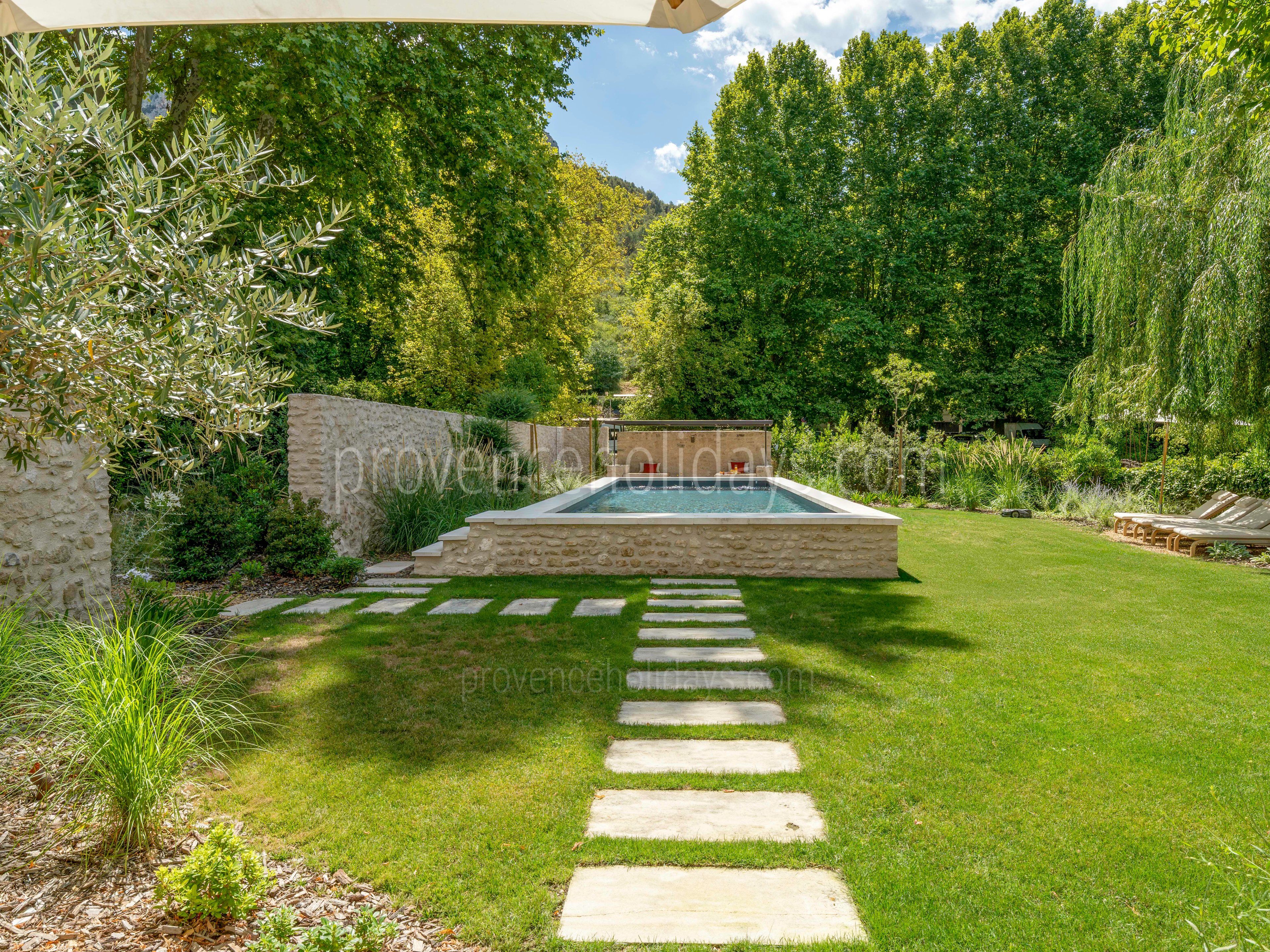 49 - Domaine de la Sorgue: Villa: Exterior