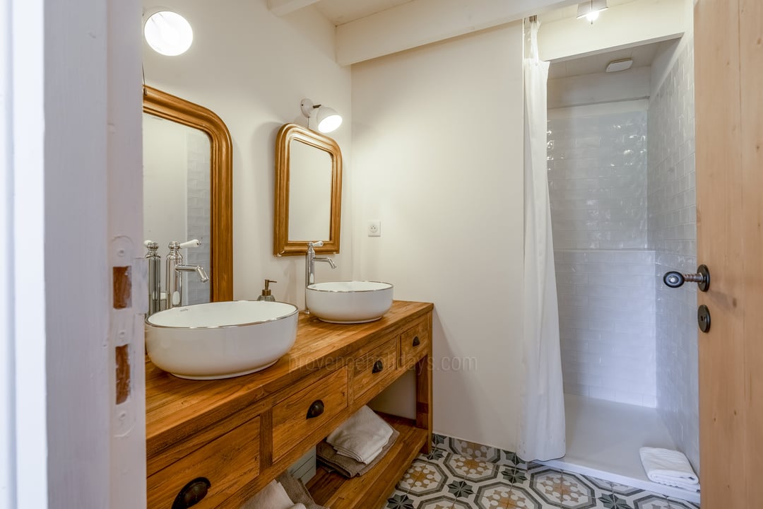 30 - Maison du Grès: Villa: Bathroom