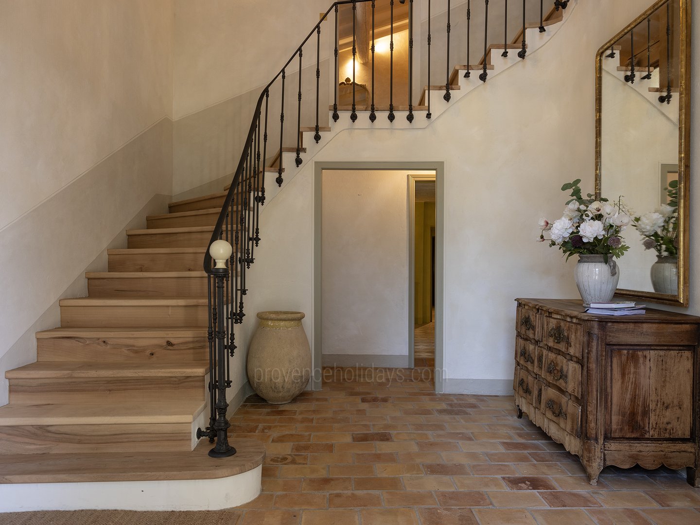 18 - Bastide Provençale: Villa: Bedroom