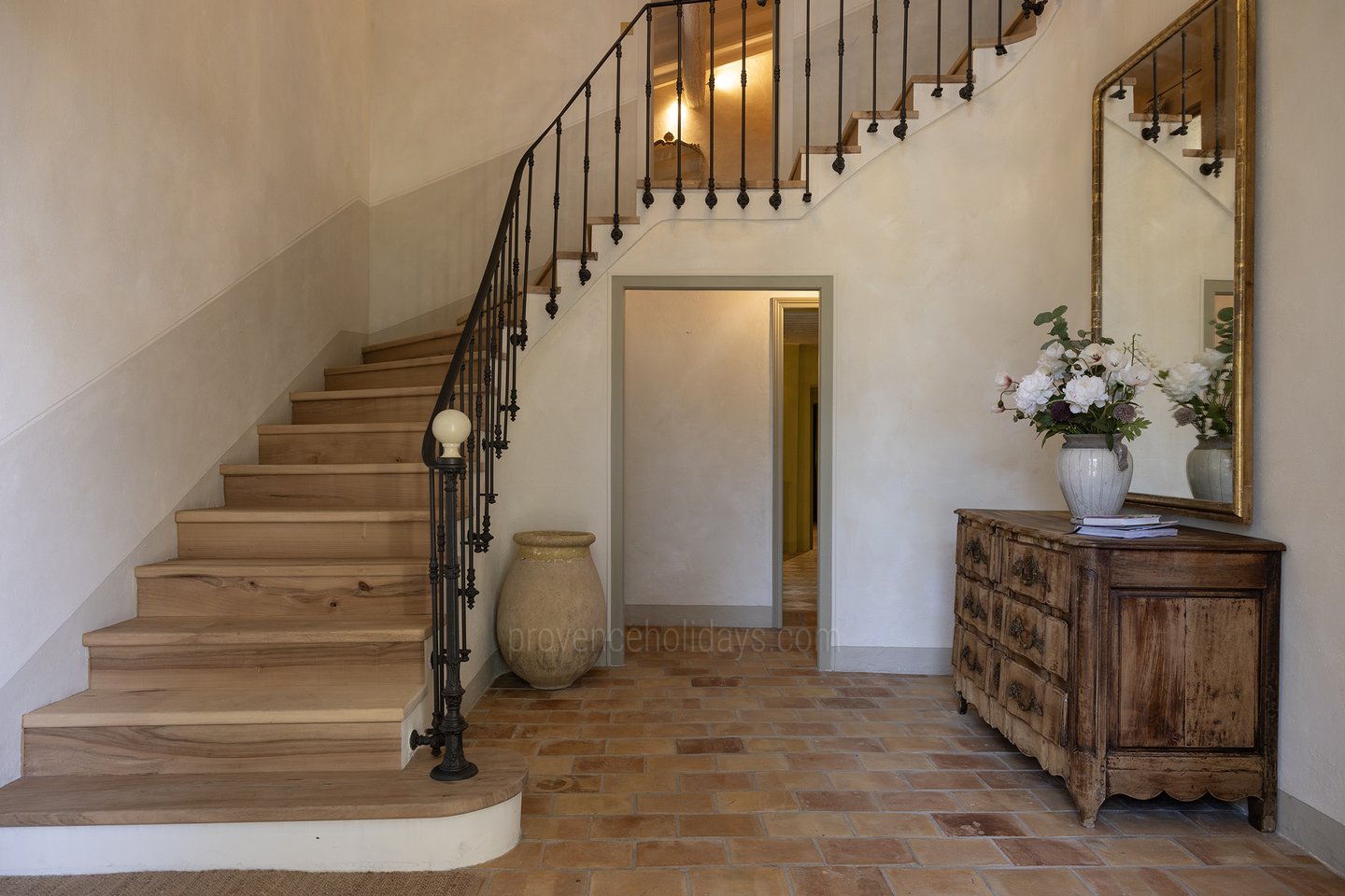 18 - Bastide Provençale: Villa: Bedroom