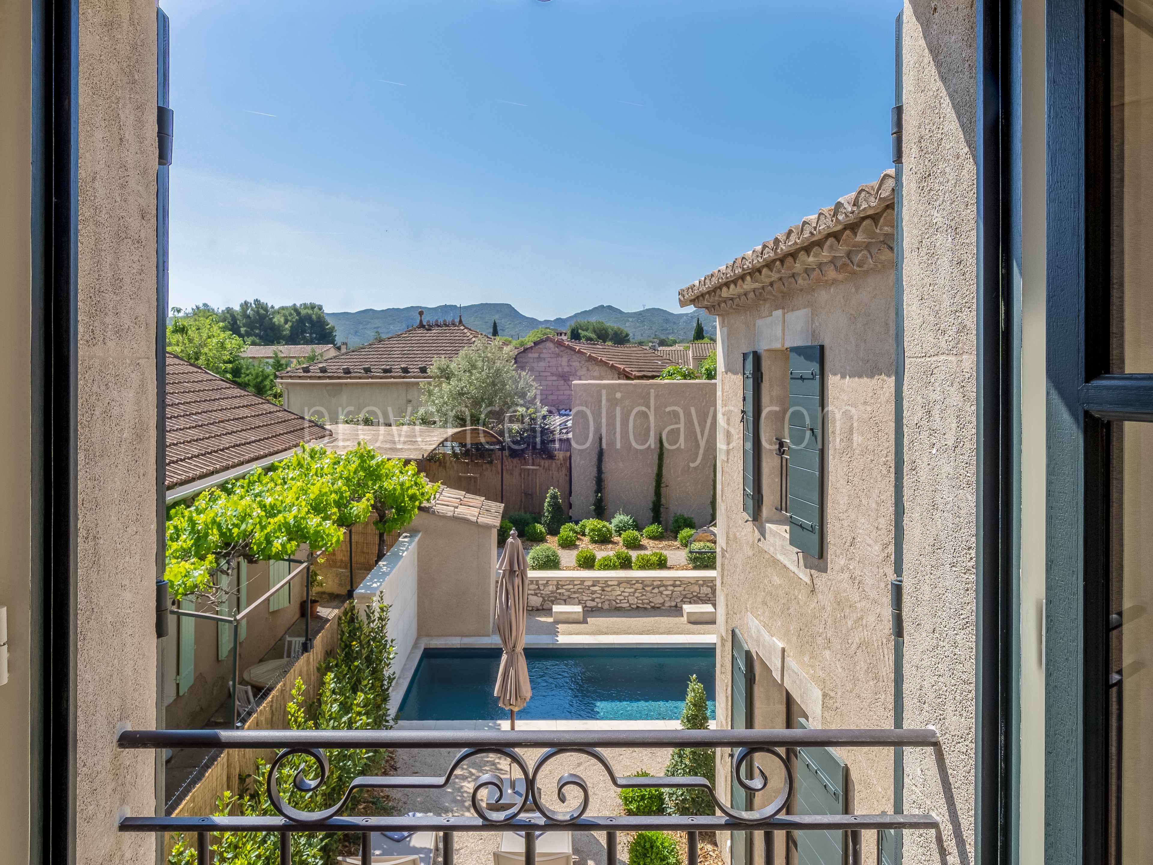 11 - Mas des Amandes: Villa: Exterior