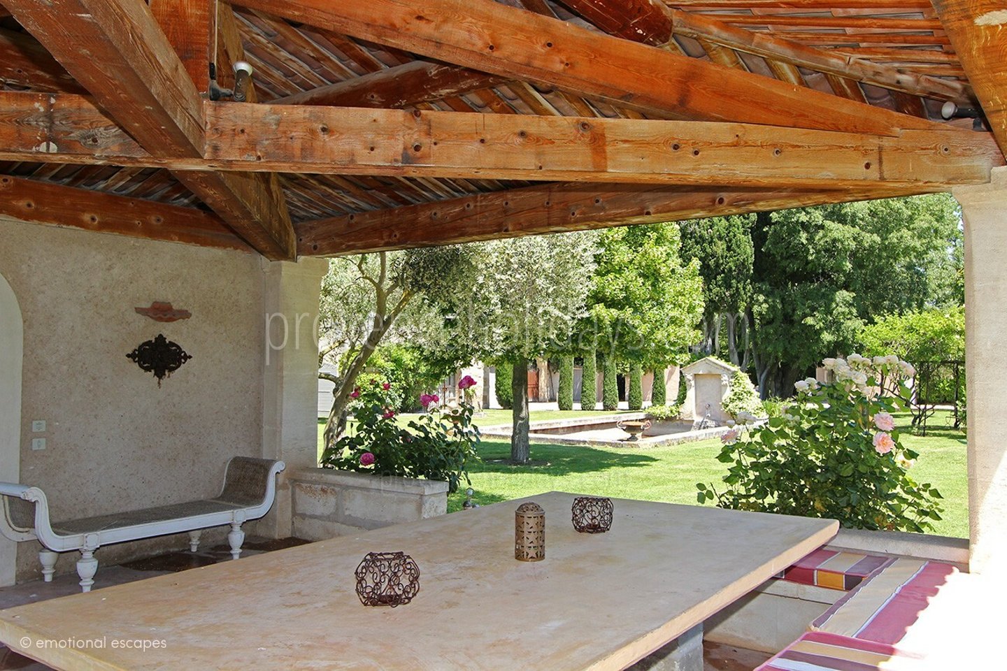 22 - Le Domaine des Cyprès: Villa: Exterior