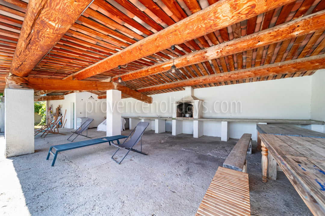 11 - Characterful mas in Cavaillon: Villa: Exterior