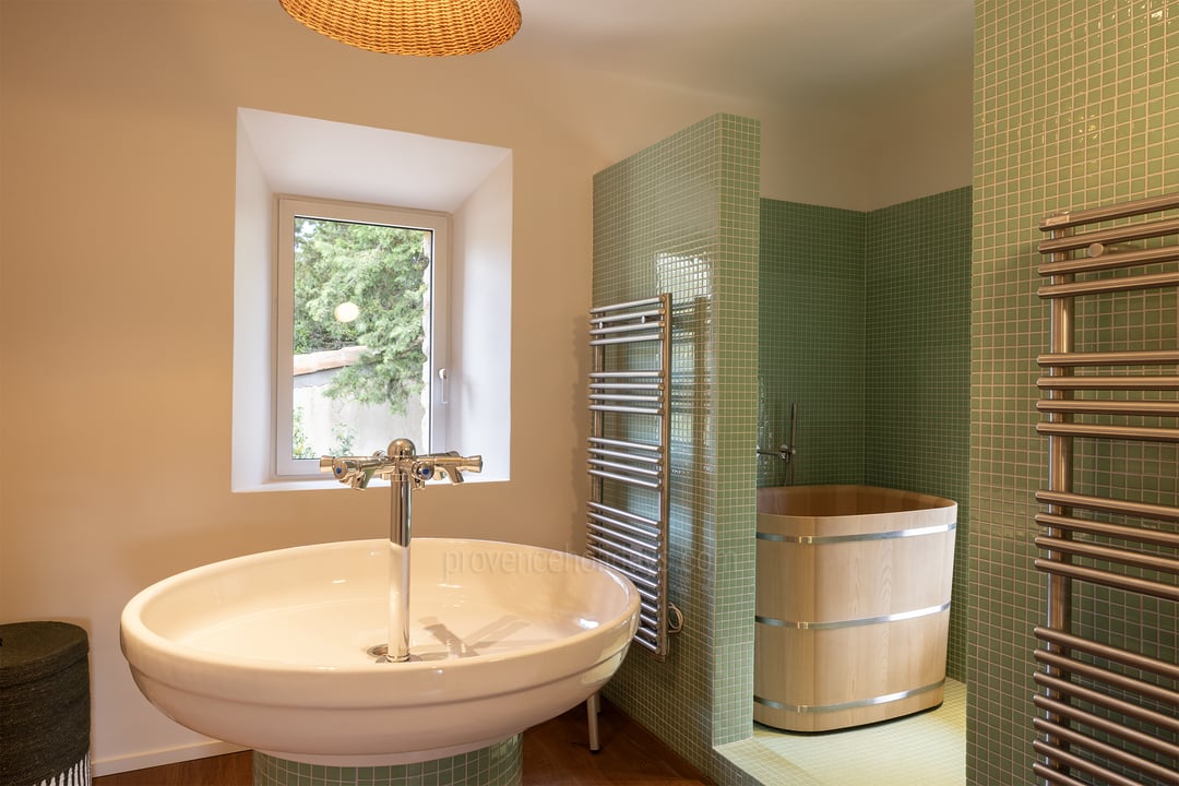 24 - Grand Mas de Provence: Villa: Bathroom