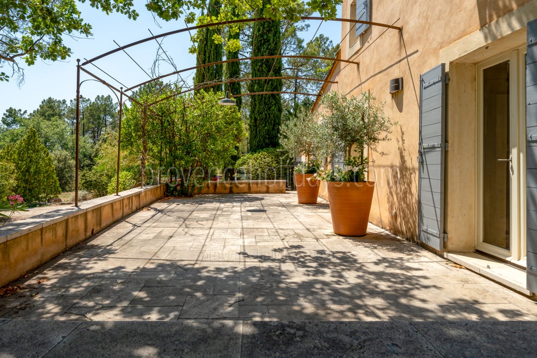 29 - La Maison des Ocres: Villa: Exterior