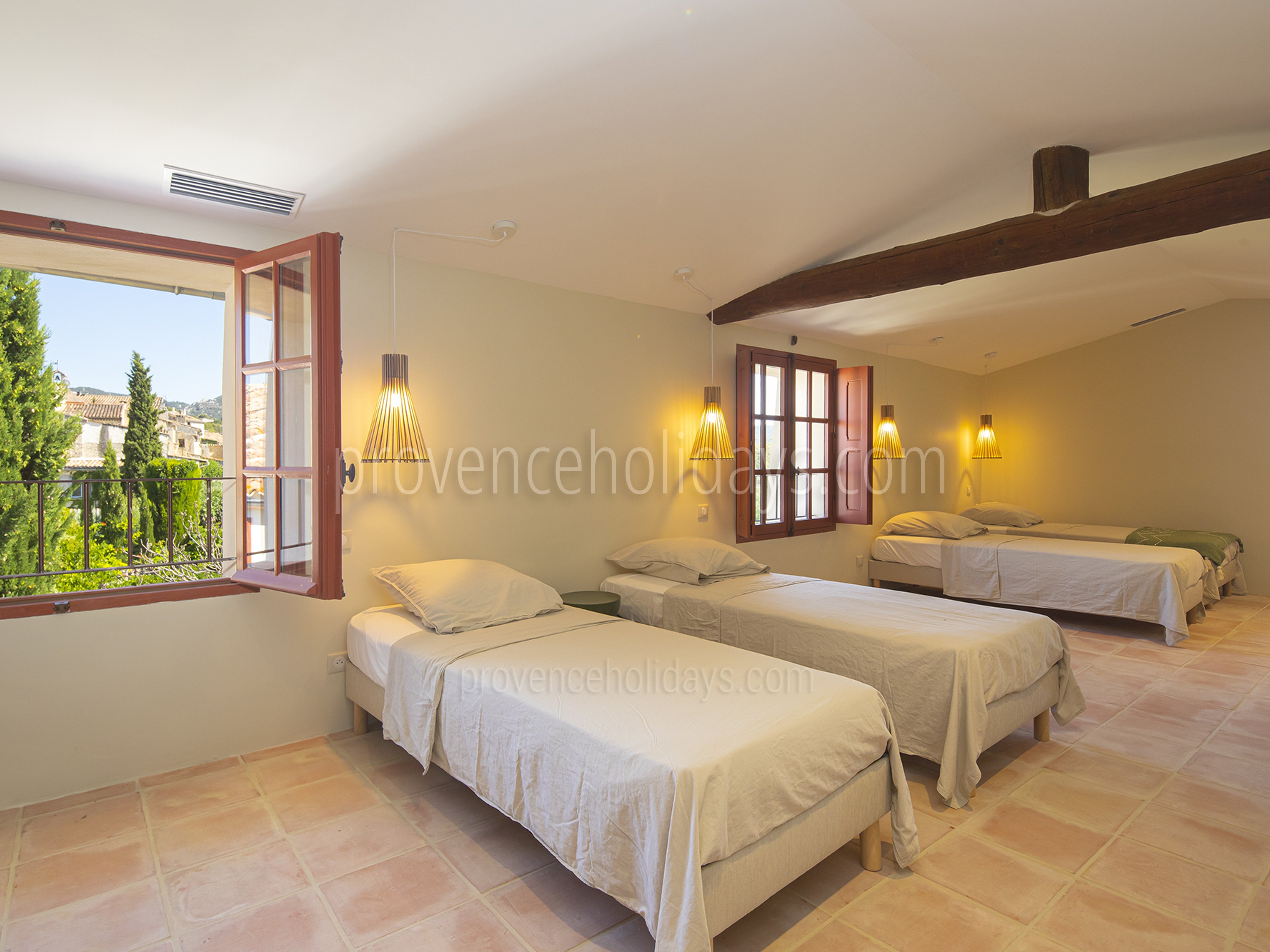 27 - Mas des Remparts: Villa: Interior