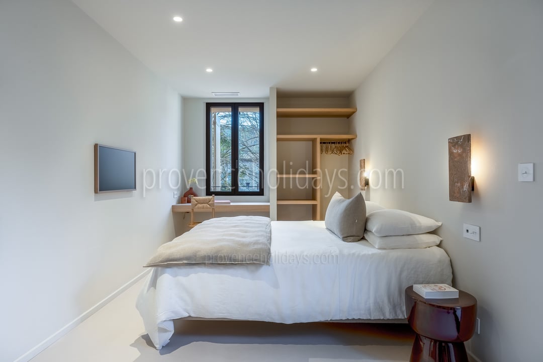 32 - Domaine de la Sorgue: Villa: Bedroom