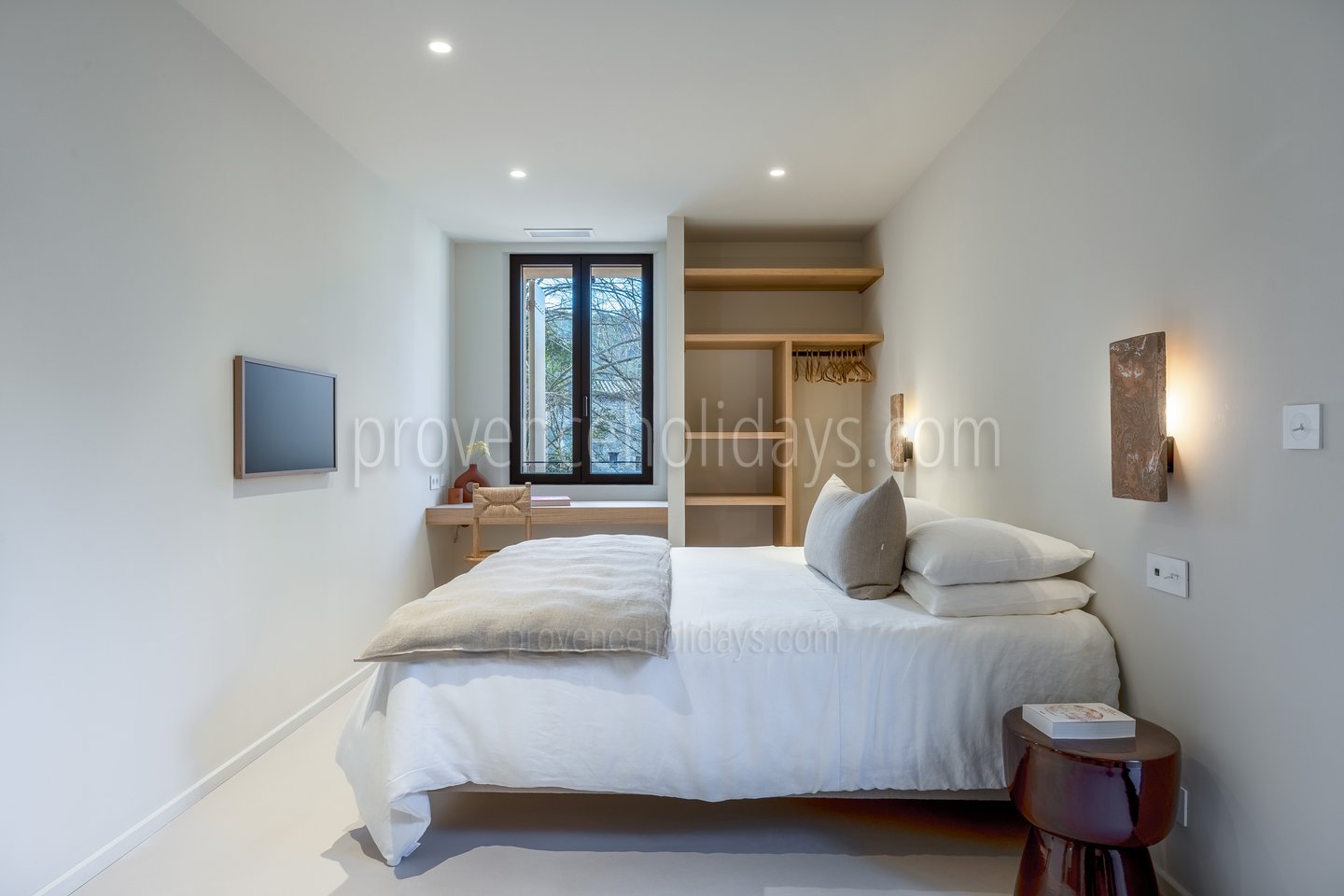 32 - Domaine de la Sorgue: Villa: Bedroom