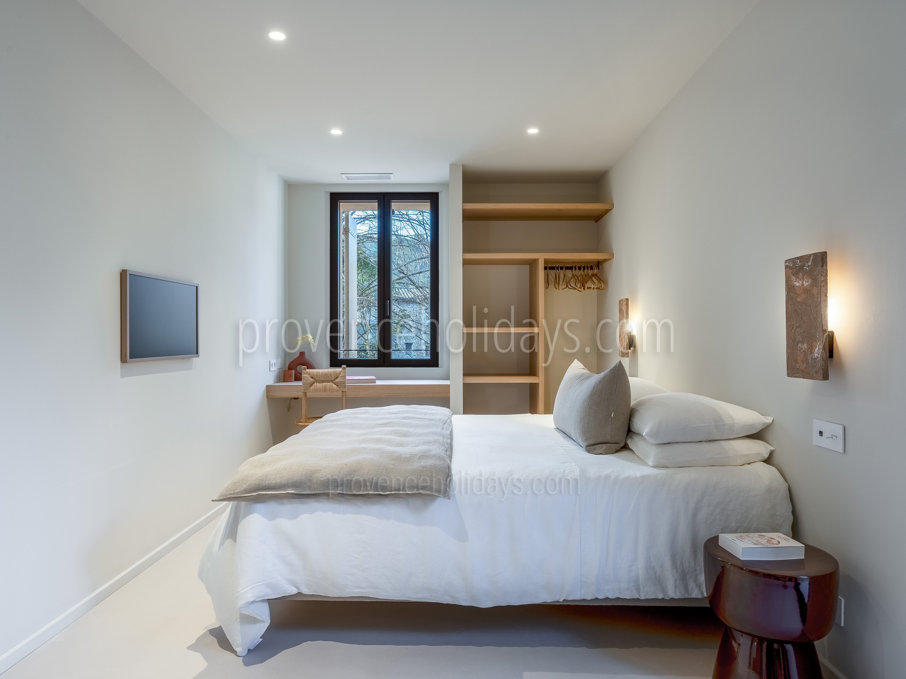 32 - Domaine de la Sorgue: Villa: Bedroom