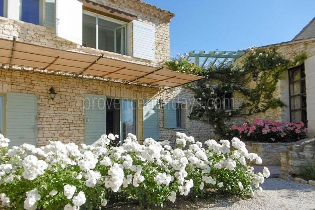 8 - Le Mas de Gordes: Villa: Exterior