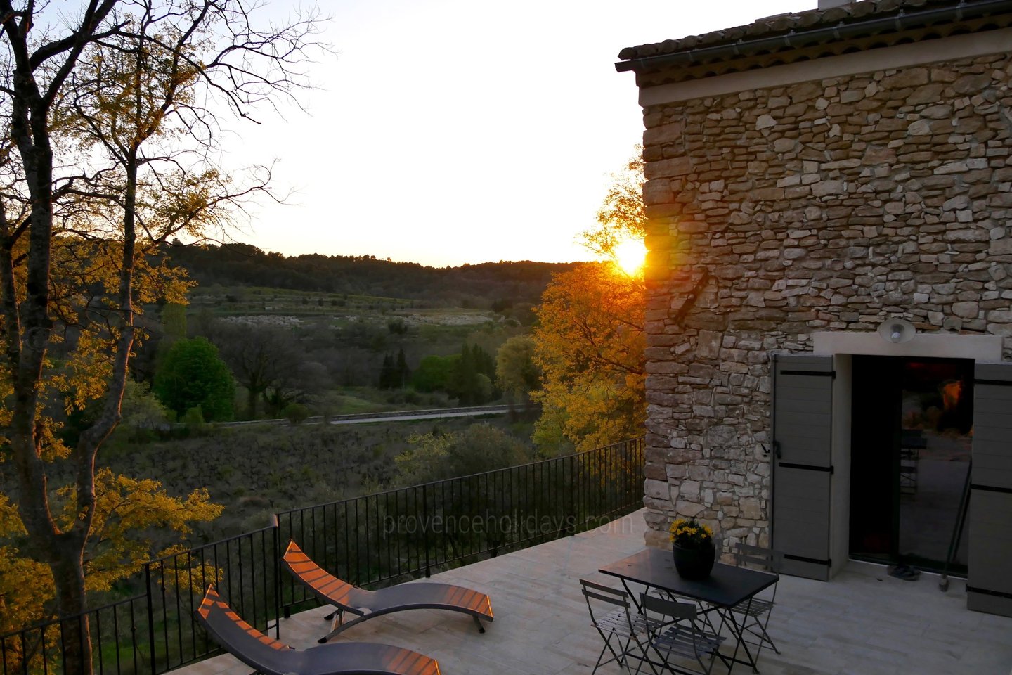 22 - La Roque sur Perne: Villa: Exterior - Terras - Bijgebouw