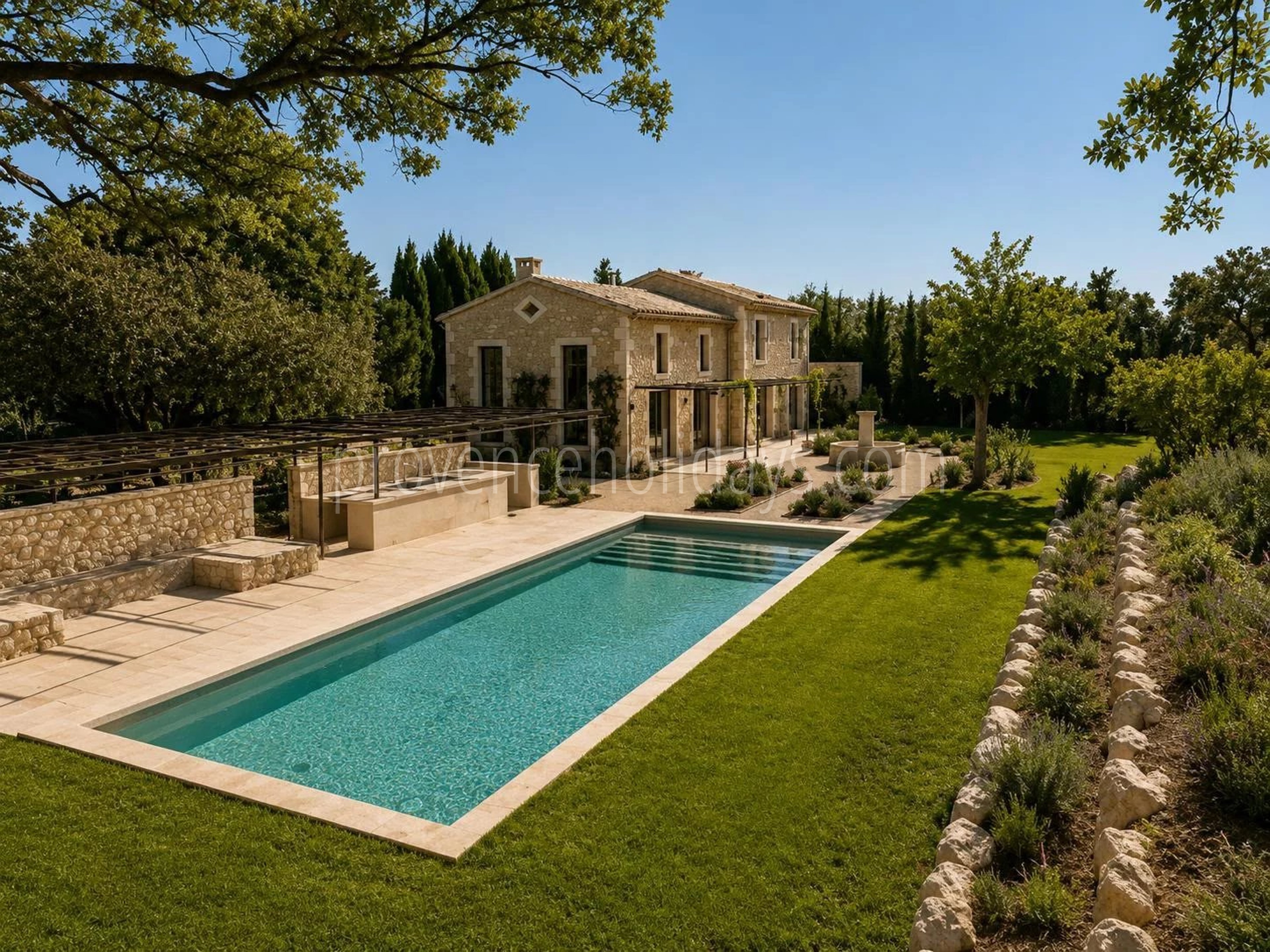 3 - Mas contemporain à Eygalières: Villa: Exterior