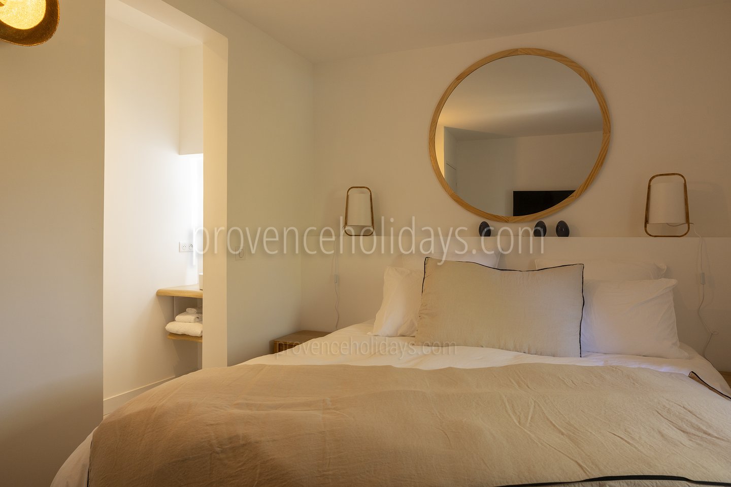 27 - Maison des Alpilles: Villa: Bedroom