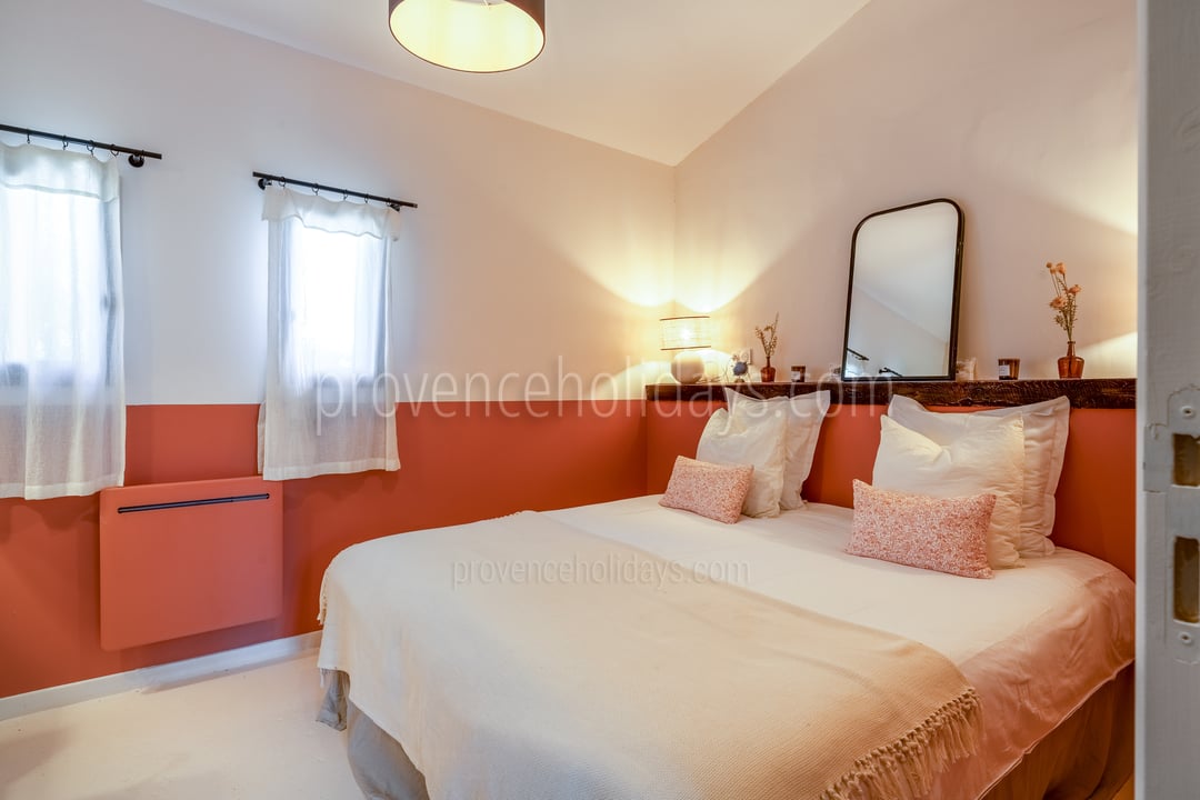 22 - La Terrasse Provençale: Villa: Bedroom