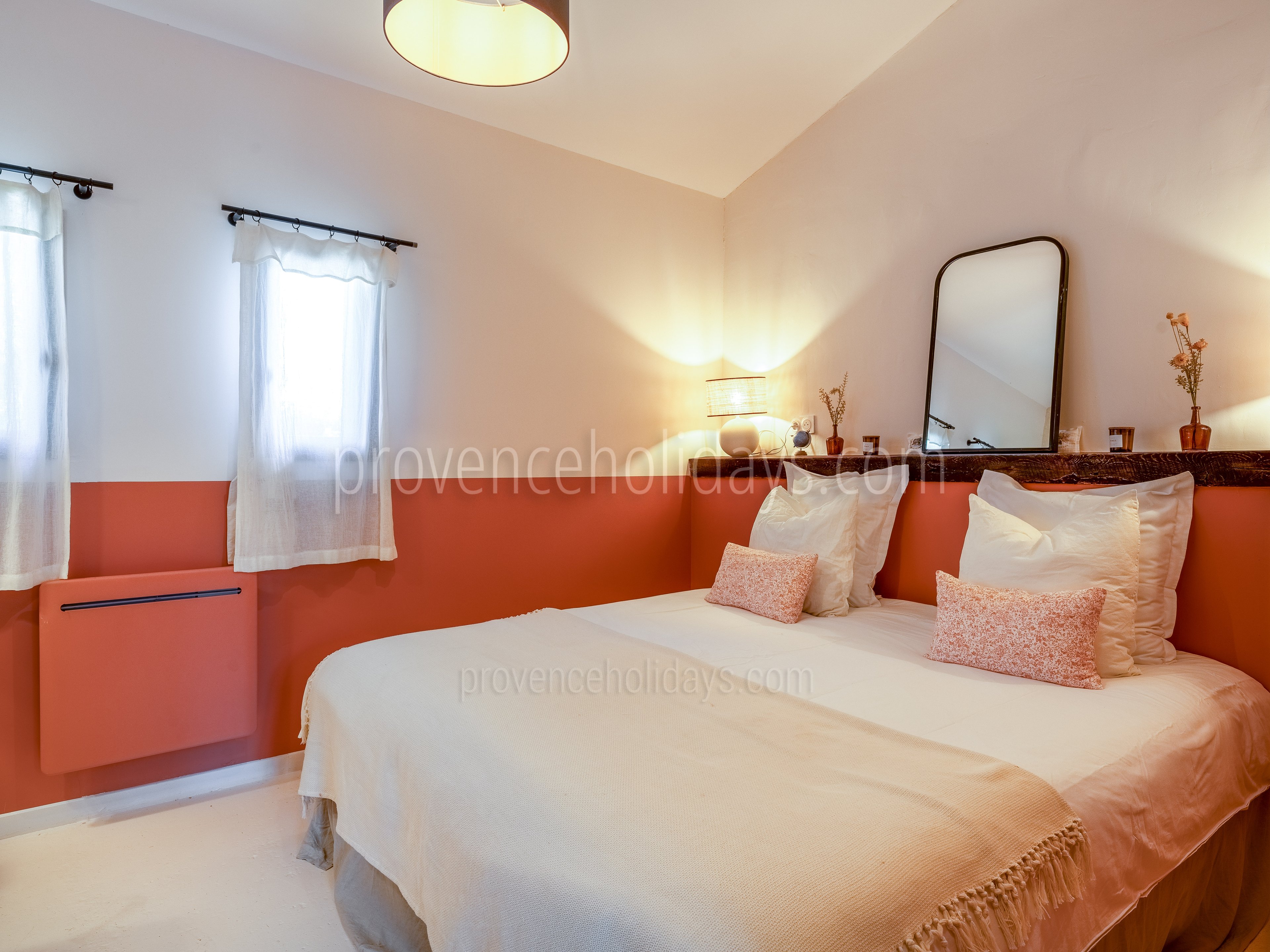 22 - La Terrasse Provençale: Villa: Bedroom