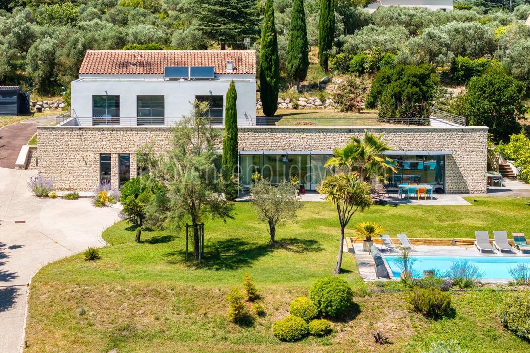 3 - Villa with pool in Pernes-les-Fontaines: Villa: Exterior