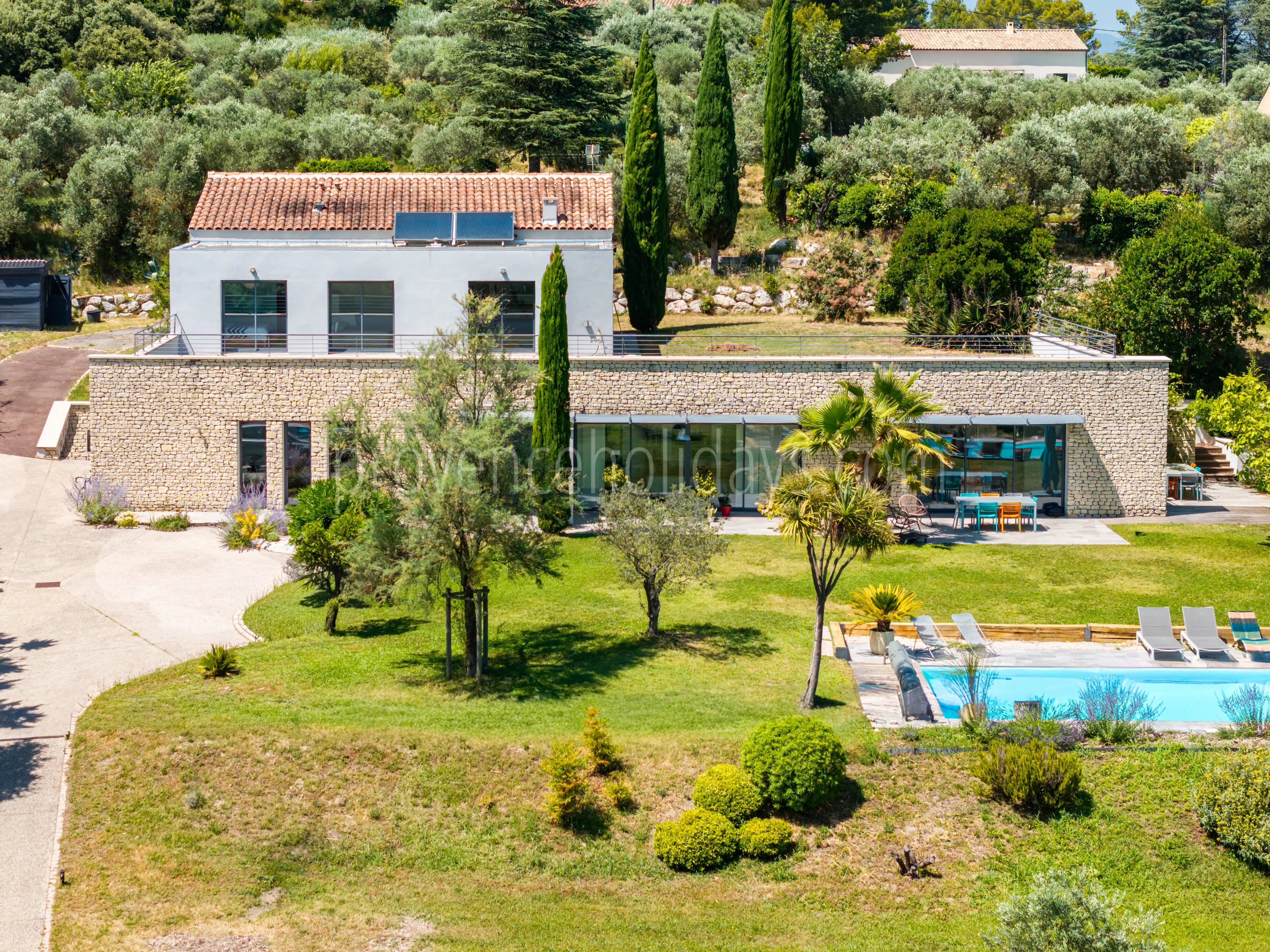3 - Villa with pool in Pernes-les-Fontaines: Villa: Exterior