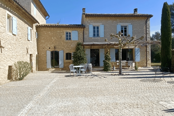 16 - Provence retrouvée: Villa: Exterior