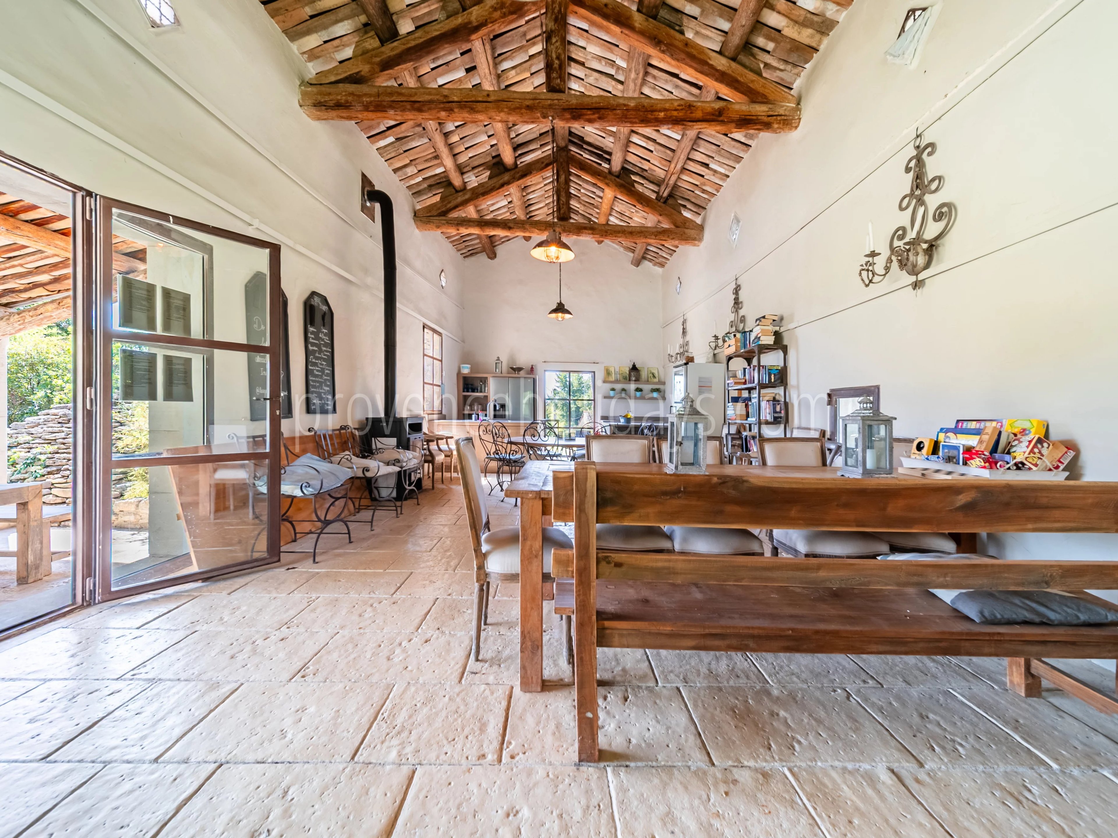 3 - Hameau en pierre à L\'Isle-sur-la-Sorgue: Villa: Interior