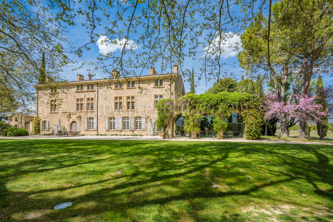10 - Château de Luberon: Villa: Exterior