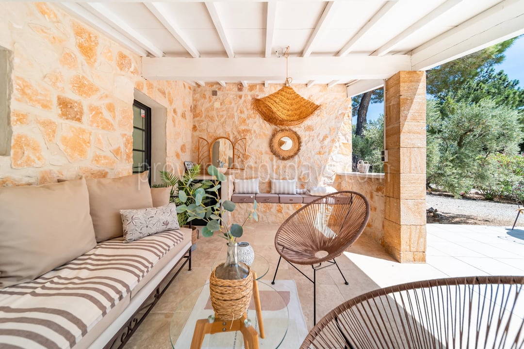 18 - Villa with outbuildings in Mouriès: Villa: Exterior