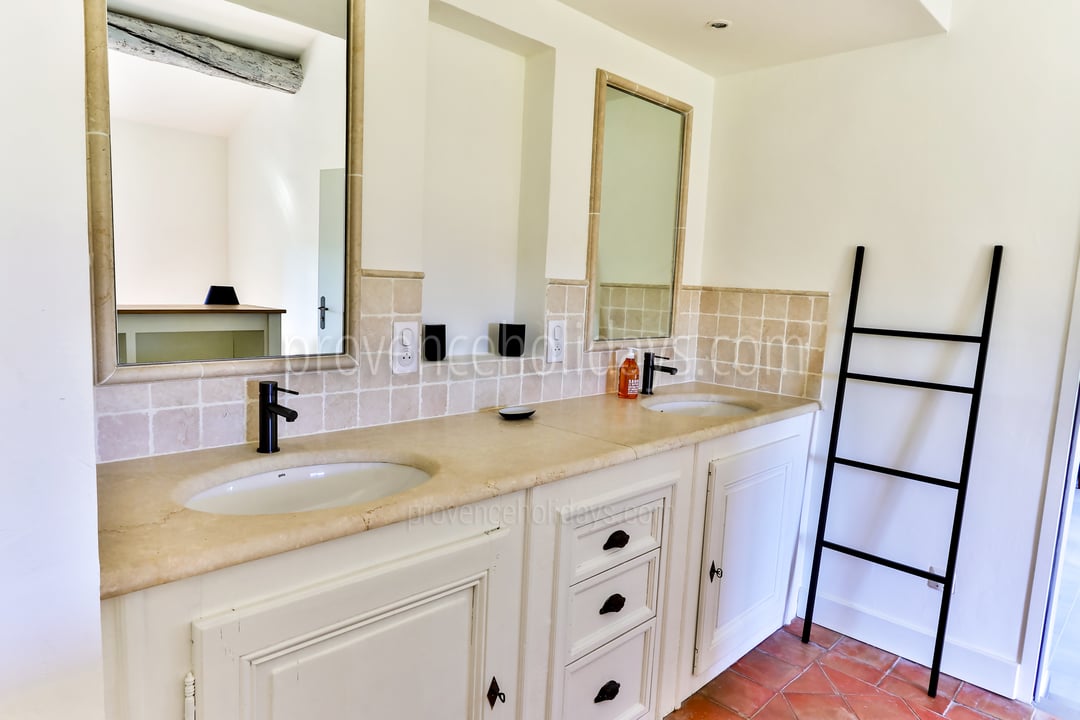 40 - Mas Joliette: Villa: Bathroom