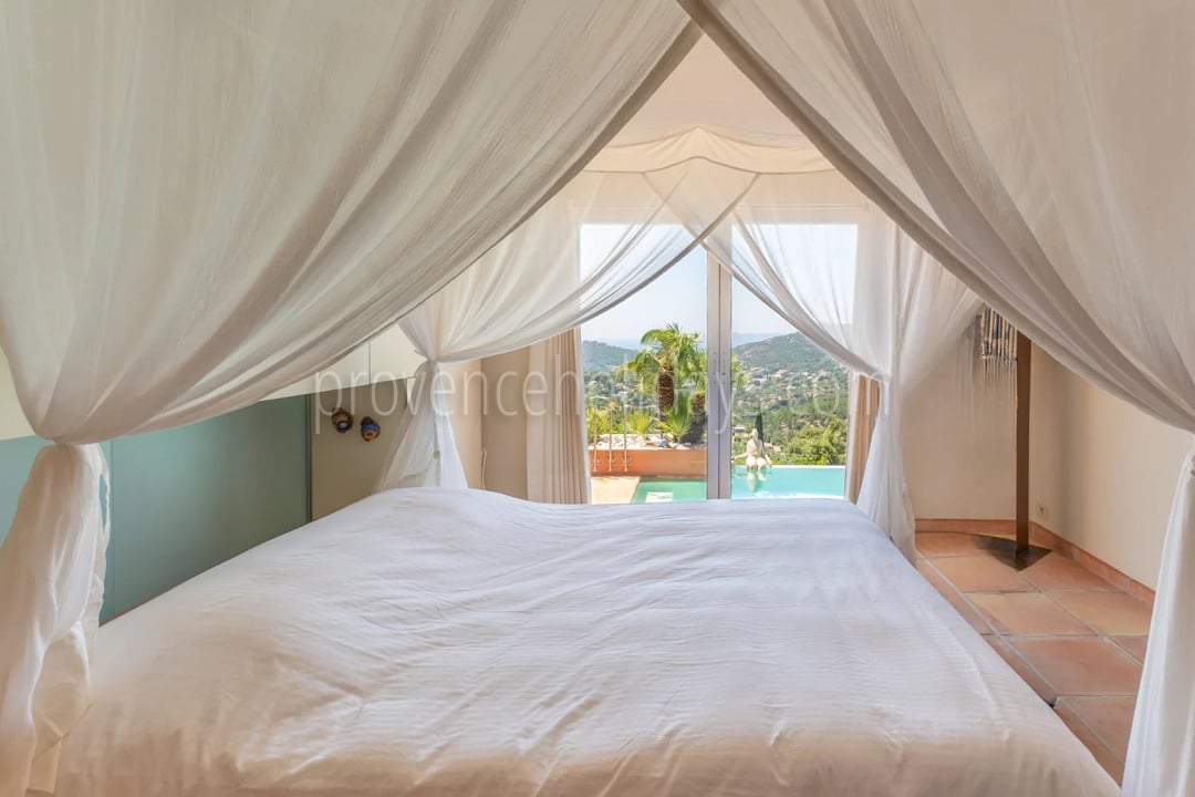 19 - Zeitgenössische Villa in Rayol-Canadel-sur-Mer: Villa: Bedroom