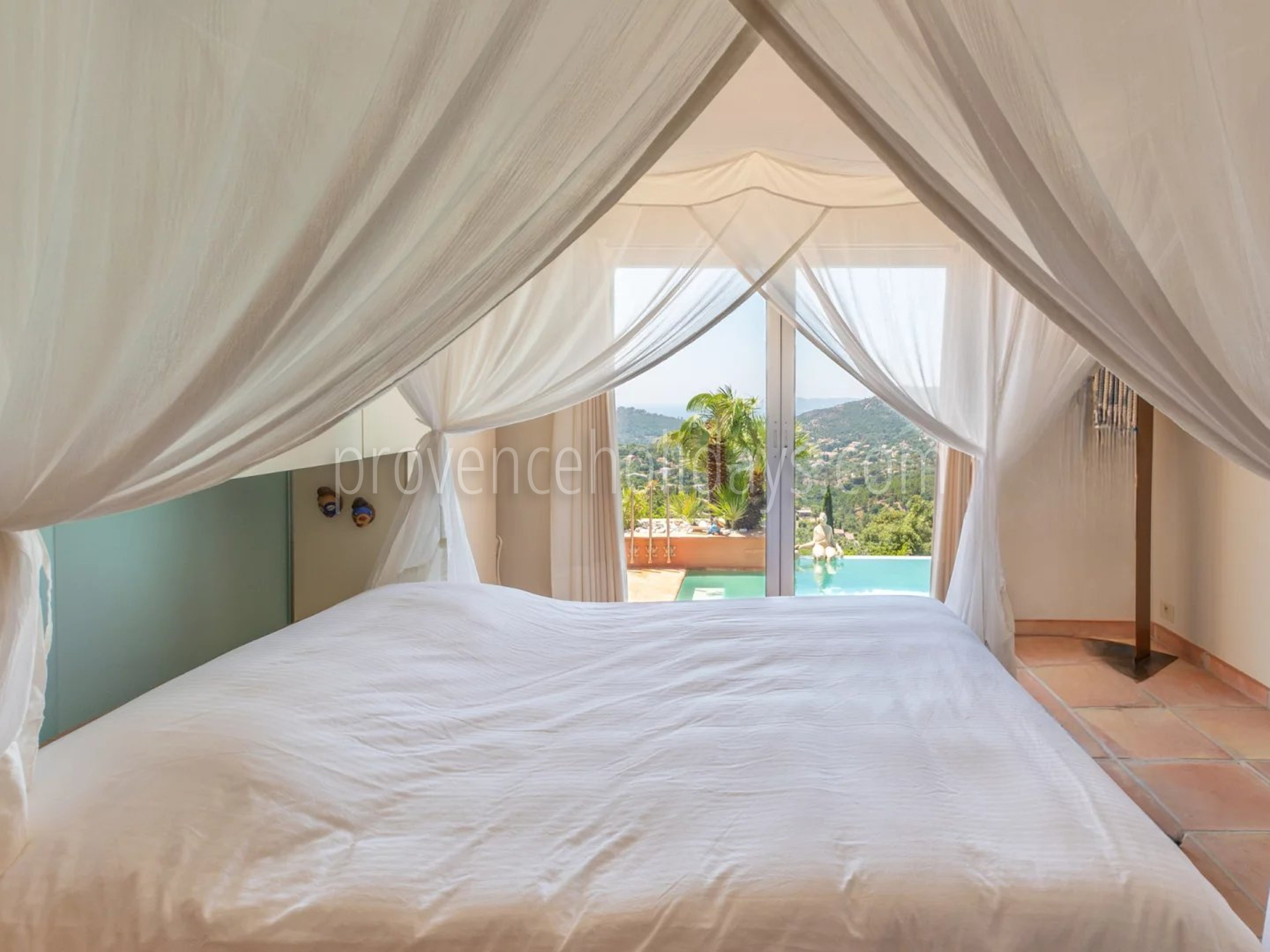 19 - Zeitgenössische Villa in Rayol-Canadel-sur-Mer: Villa: Bedroom