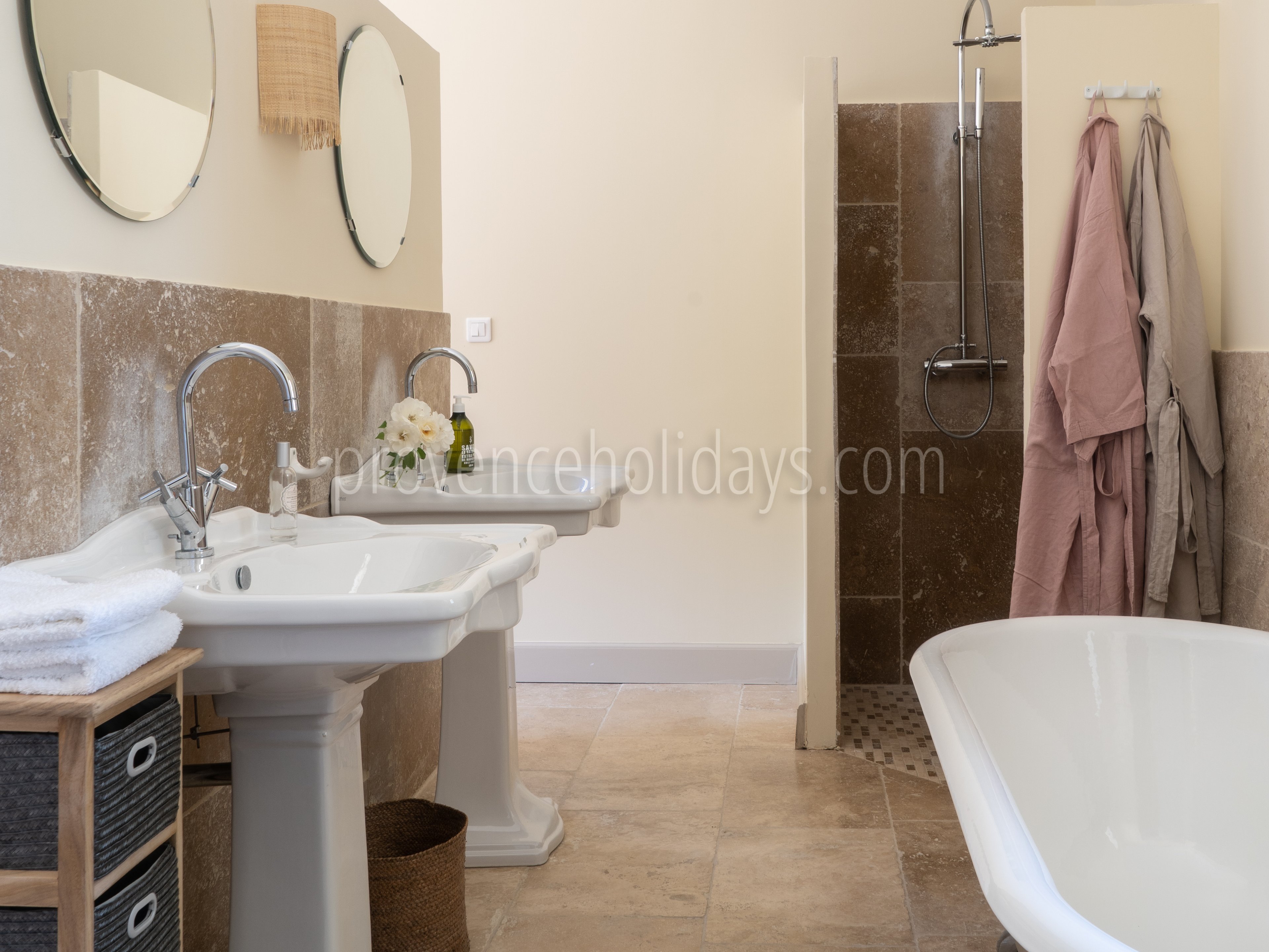 18 - Mas des Aupiho: Villa: Bathroom