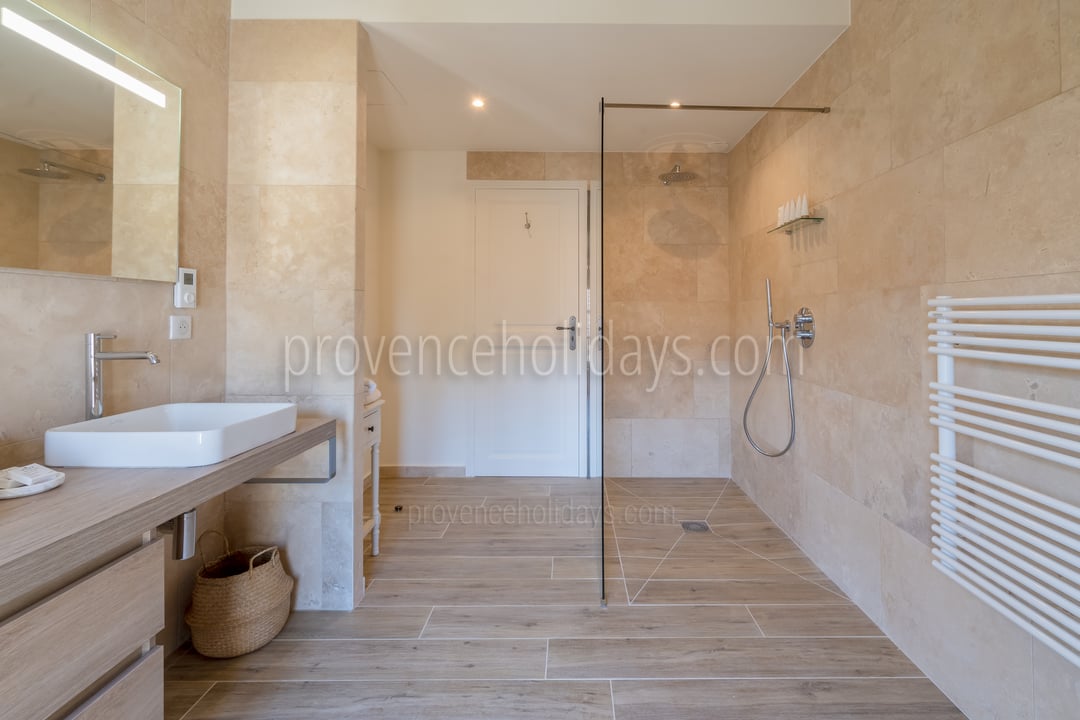 32 - Mas des Amandes: Villa: Bathroom