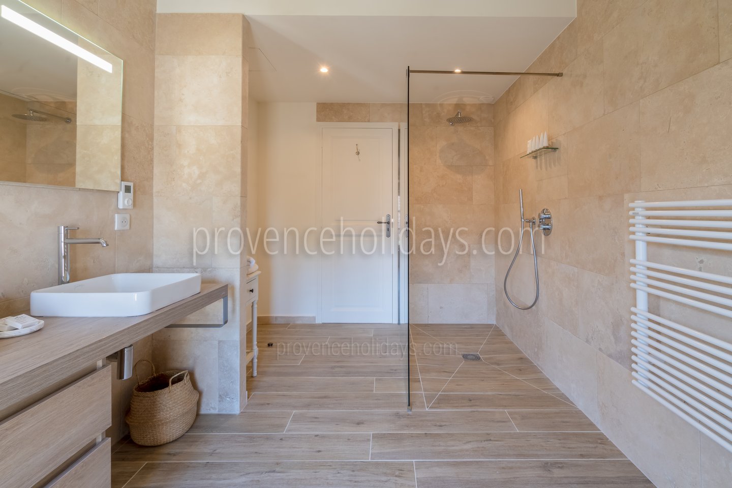32 - Mas des Amandes: Villa: Bathroom