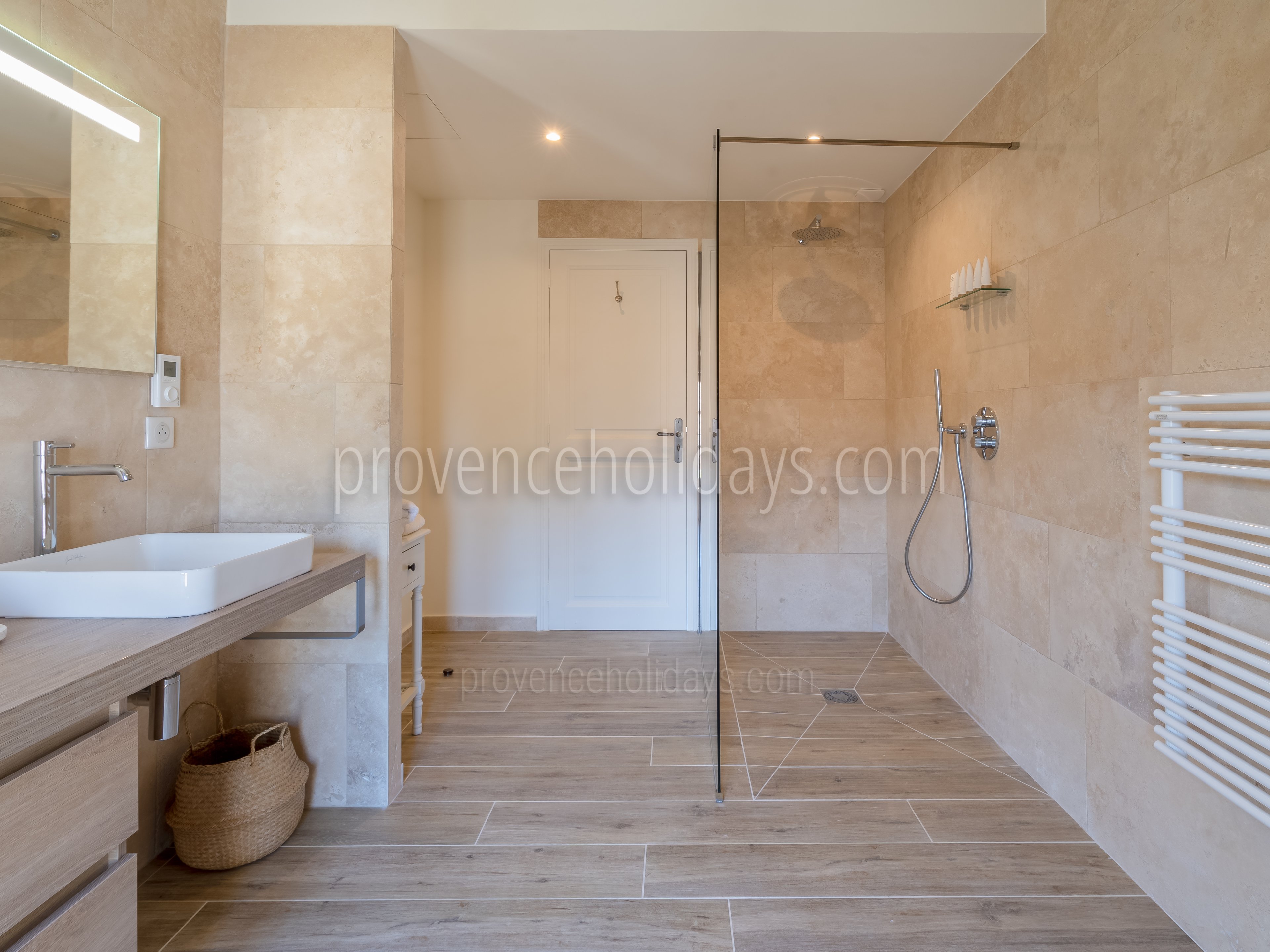 32 - Mas des Amandes: Villa: Bathroom
