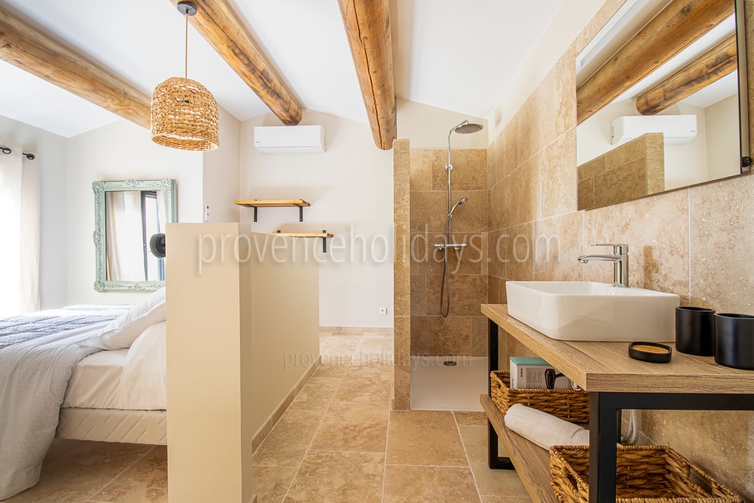 27 - Mazet de Fontvieille: Villa: Bathroom
