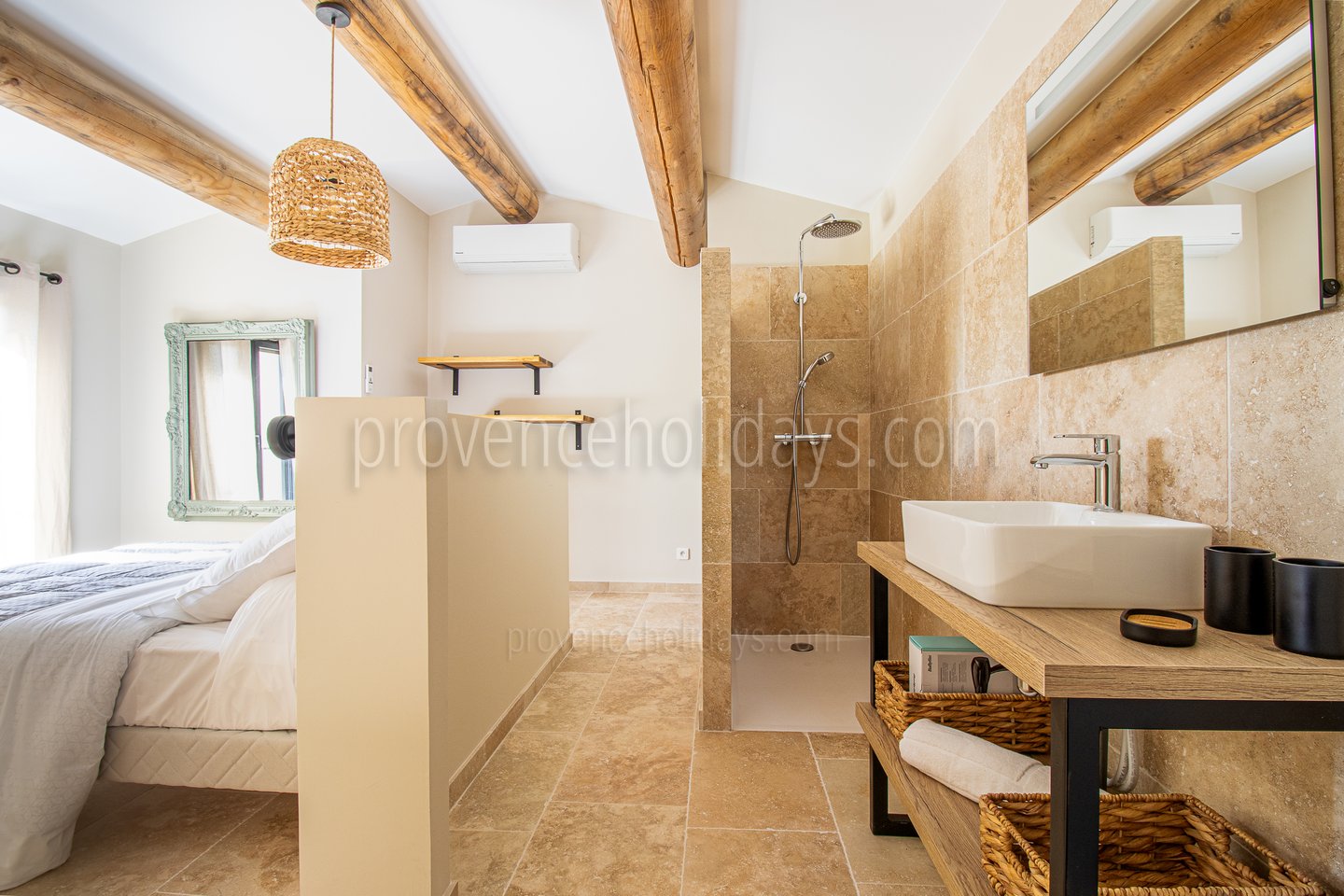 27 - Mazet de Fontvieille: Villa: Bathroom