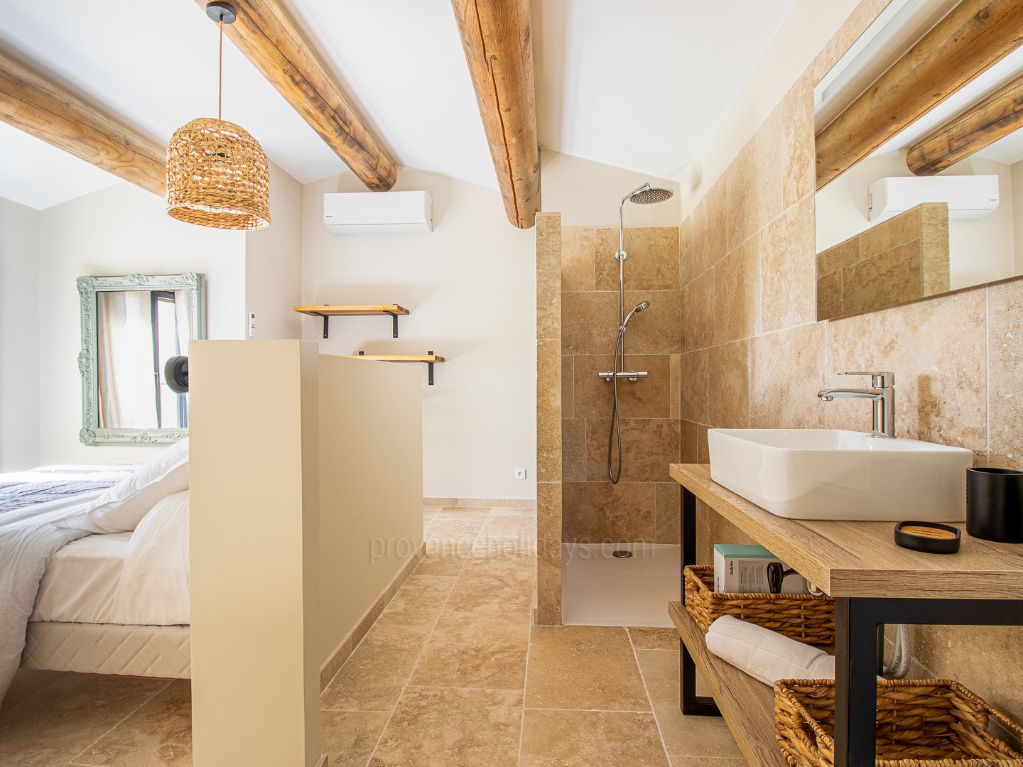 17 - Mazet de Fontvieille: Villa: Bathroom