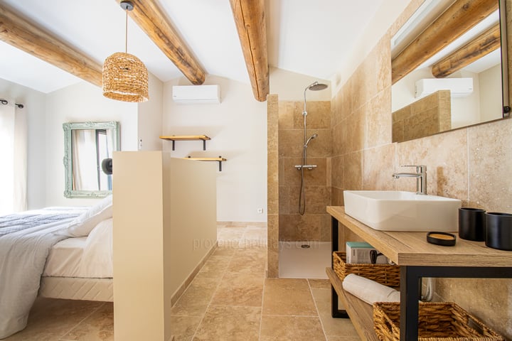 17 - Mazet de Fontvieille: Villa: Bathroom