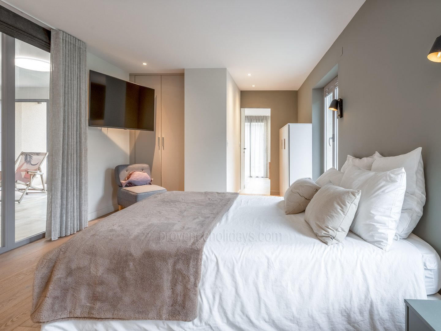 22 - Côté Sorgue: Villa: Bedroom