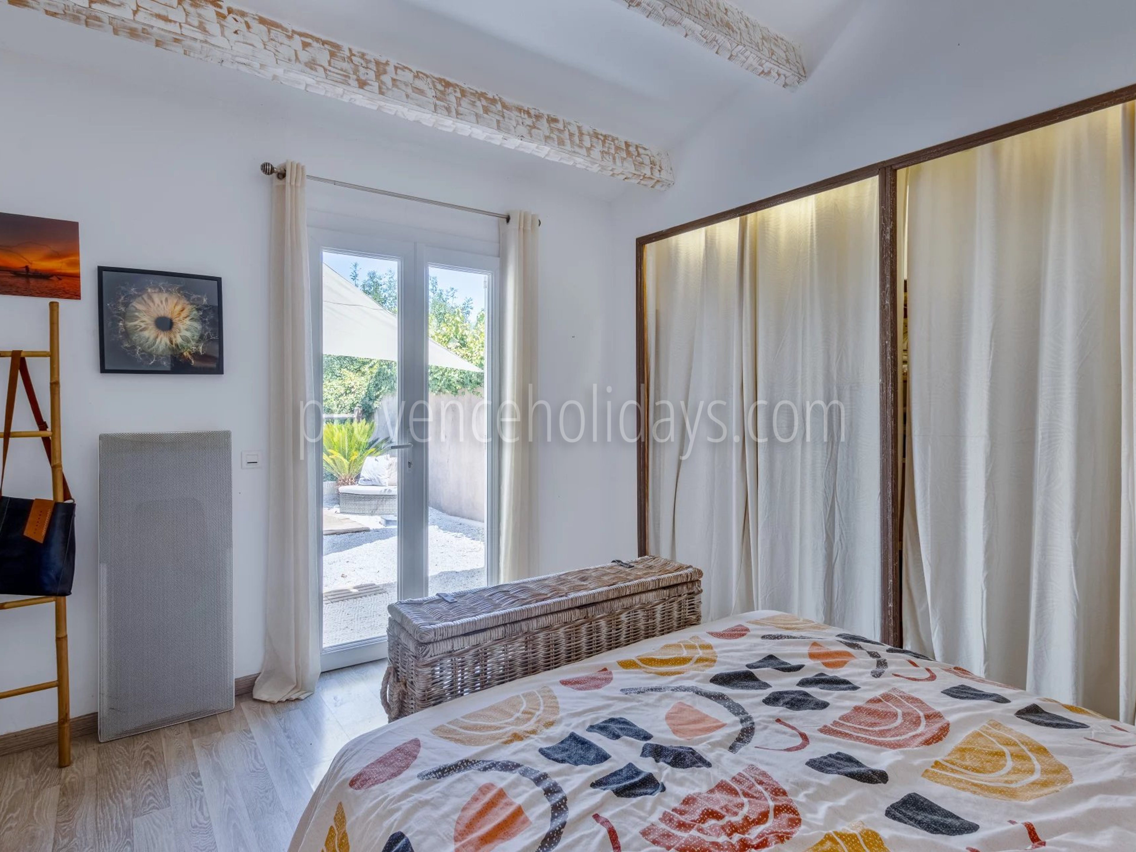 11 - Quiet house in Gassin: Villa: Bedroom