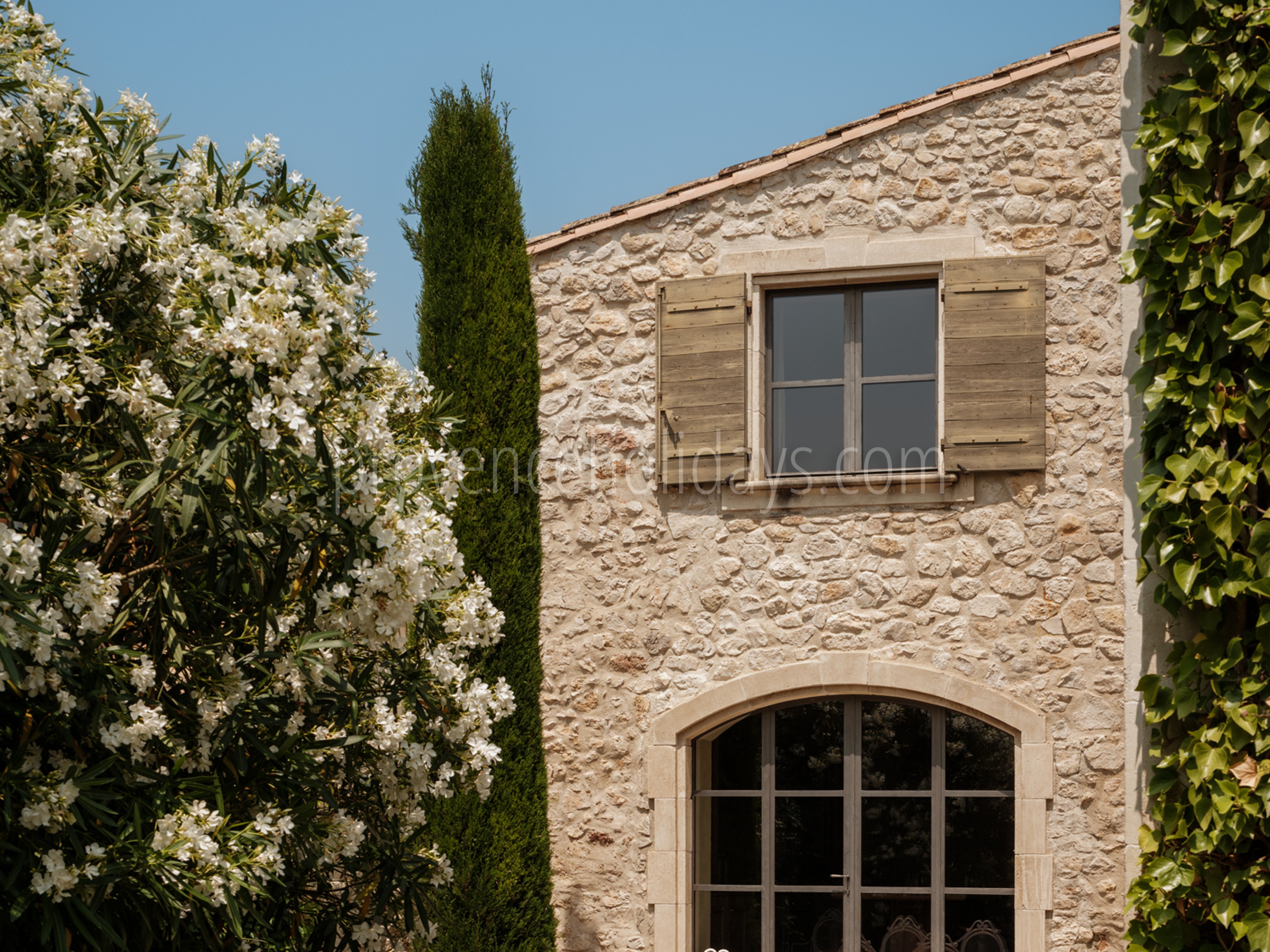 30 - La Bastide de Maussane: Villa: Exterior