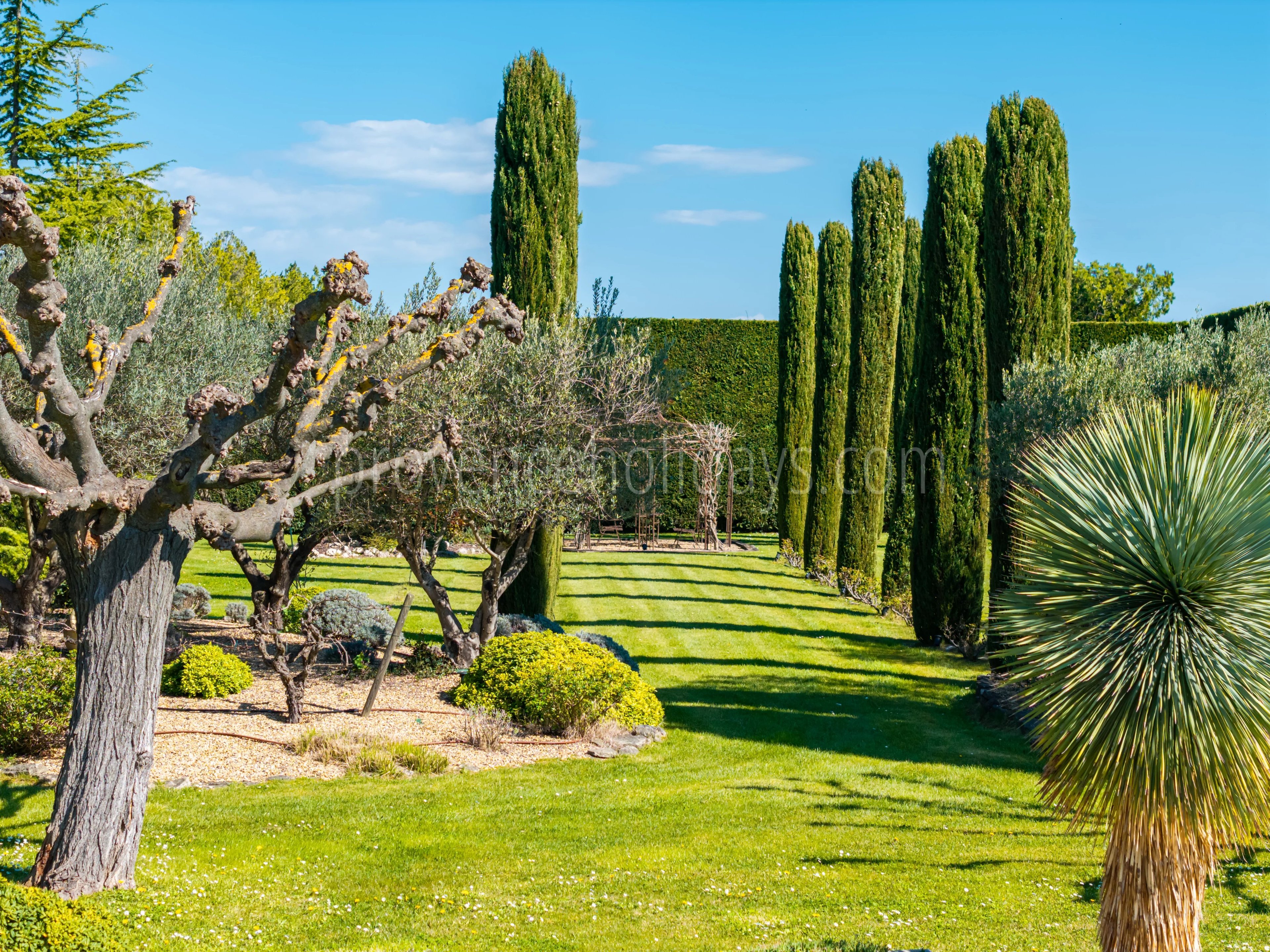 5 - Provençal mas in Robion: Villa: Exterior