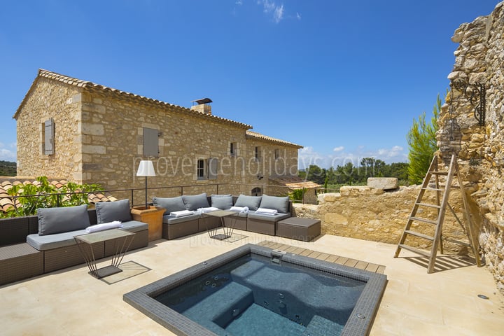 10 - Mas des Baux: Villa: Exterior
